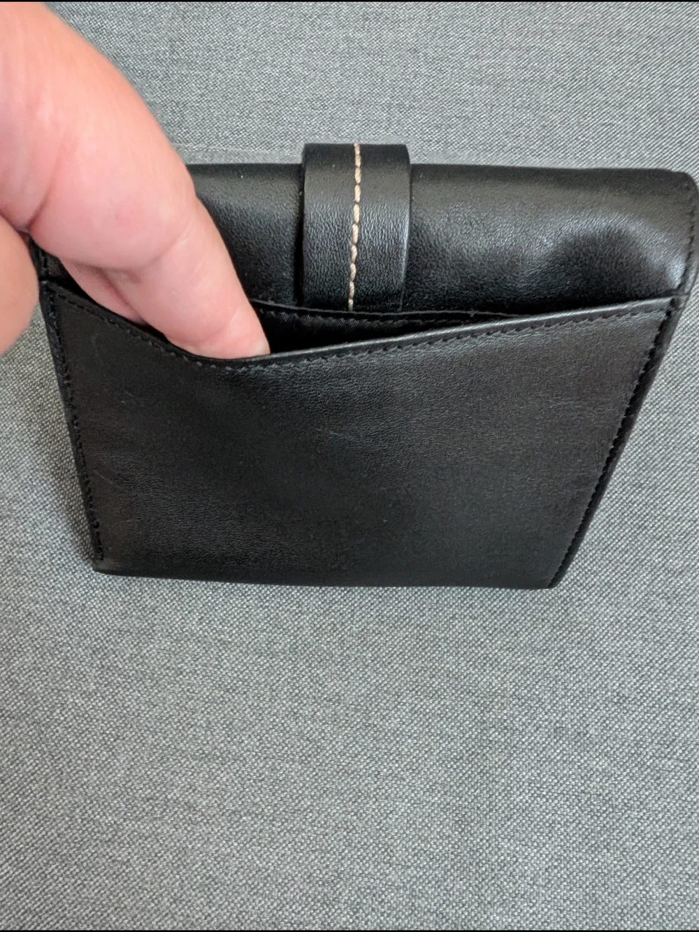 Black Leather Woman's Wallet with Contrast Stitching